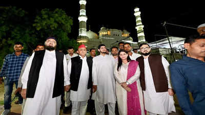 Eid 2024 UP: टीले वाली मस्जिद पहुंच अखिलेश ने बांटी खुशी, मायावती और अन्य नेताओं ने ऐसे दी बधाई