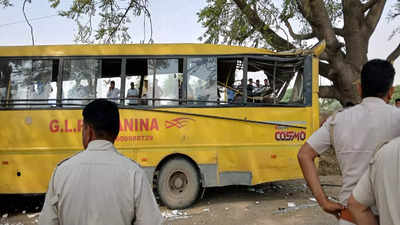 हरियाणा के महेंद्रगढ़ में भीषण सड़क हादसा, स्कूल बस पलटी, 6 बच्चों की मौत, कई घायल