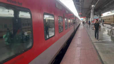 दक्षिण भारत की ओर आने जाने वाली ट्रेनों का मार्ग  बदला, झारखंड, बिहार-यूपी आने-जाने वाली ट्रेनें प्रभावित, देखें लिस्ट