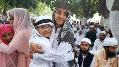 बिहार-झारखंड में अदा की गई ईद-उल-फितर की नमाज, एक-दूसरे को गले मिलकर दी मुबारकबाद, देखिए तस्वीरें