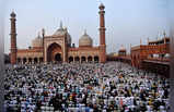 दिल्ली में कैसे मनाई गई ईद, ये तस्वीरें नहीं देखीं तो क्या देखा