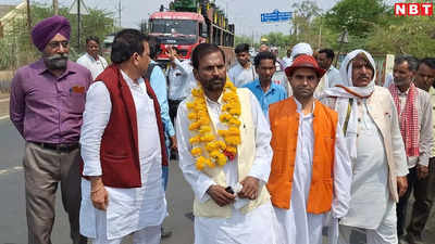MP Lok Sabha Chunav: राजगढ़ में नामांकन भरने के दौरान दिखा अनोखा नजारा, समता समाज पार्टी के प्रत्याशी ने निकाली बैंड बाजा बारात