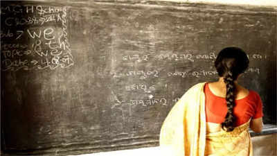 Bihar Niyojit Teacher: 815 फर्जी नियोजित शिक्षकों की जाएगी नौकरी, 1,310 टीचरों की सेवा पहले ही हो चुकी है समाप्त