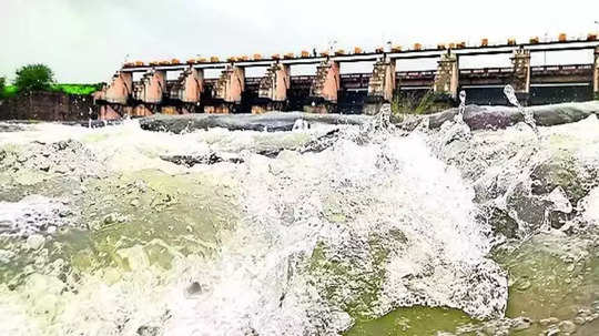 महाराष्ट्रावर जलसंकट! प्रमुख धरणांमध्ये ३४.१० टक्केच पाणी शिल्लक, टॅंकरची संख्या २ हजारांवर