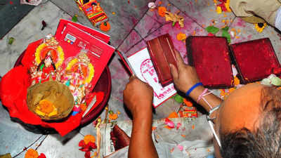 Bengali New Year: বাঙালির পয়লা বৈশাখের সঙ্গে জড়িয়ে হালখাতা, আজ নববর্ষের প্রথম দিনে জানুন এই প্রথার ইতিহাস