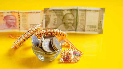 Vastu Tips to Attract Money: ಮನೆಯ ಈ ಜಾಗದಲ್ಲಿ ಚಿನ್ನ-ಹಣ ಇಟ್ಟರೆ ಸಂಪತ್ತು ವೃದ್ಧಿ!