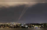 दर्जनों ड्रोन से इजरायल पर ईरान ने बोला हमला, आसमान में दिखे हमलावर ड्रोन, देखिए युद्ध की पहली तस्वीर