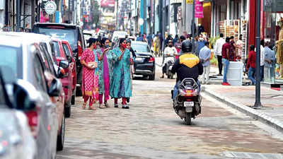 பெங்களூரு விண்டோ ஷாப்பிங்... காத்து வாங்கும் கமர்ஷியல் ஸ்ட்ரீட், பிரிகேட் ரோடு... அப்ப மாலுக்கு போய் பாத்தீங்களா?