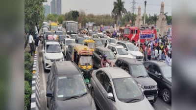Noida Traffic: दलित प्रेरणा स्थल पर लगा भीषण जाम, फिल्म सिटी फ्लाई ओवर और एक्सप्रेस-वे पर रेंग रही गाड़ियां