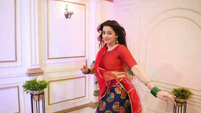 Haryanvi Dance: सपना चौधरी के गाने पर लड़की ने क‍िया मदमस्‍त कर देने वाला डांस, घर के अंदर मटक-मटककर लगाए जोरदार ठुमके