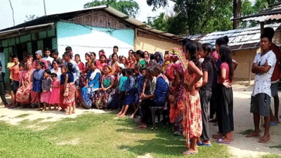 एक परिवार में 1200 लोग और 350 वोटर्स, मिलिए असम के नेपाली पाम गांव में रहने वाले इस थापा परिवार से