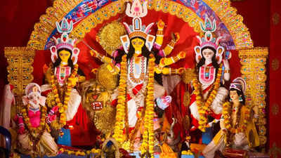 Durga Puja 2024 Date: কবে থেকে শুরু দুর্গা পুজো? আজ বাসন্তী দুর্গাষ্টমীতে জানুন মহালয়া থেকে দশমীর দিনক্ষণ