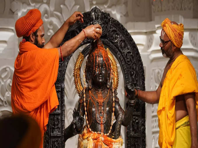 रामनवमी के मौके पर प्रभु रामलला का अद्भुत श्रृंगार