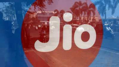 Jio के नए Postpaid Plans, 399 का रिचार्ज करने पर मिलेगी 3 सिम फ्री!