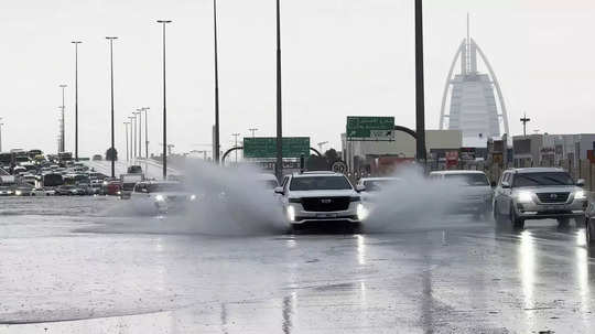 Dubai Rains: ಇಡೀ ವರ್ಷದ ಮಳೆ ಕೇವಲ 12 ತಾಸಿನಲ್ಲಿ: ದುಬೈ-ಭಾರತದ 28 ವಿಮಾನಗಳ ಸಂಚಾರ ರದ್ದು