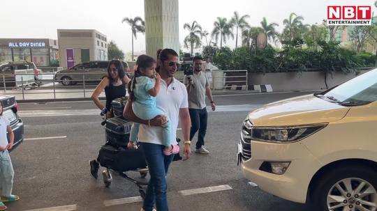 karanvir was seen at the airport with his wife and children after watching the video you will also say what a cute family