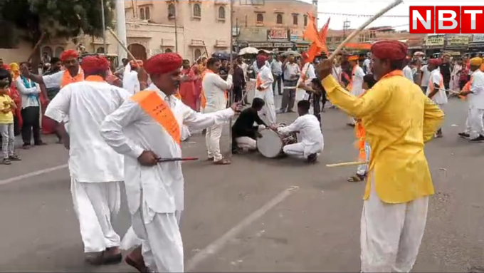 ​खियां गांव के लोगों ने किया गैर नृत्य​