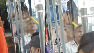 Delhi Bus Viral Video: बिकनी पहनकर दिल्ली की बस पर चढ़ी महिला, वायरल वीडियो देखकर लोगों को आंखों पर भरोसा नहीं हो रहा