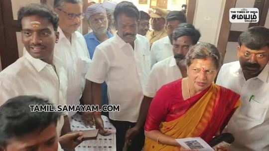 somiya anbumani cast her vote at tindivanam