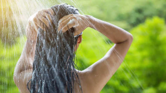 Shampoo Mistakes: শ্যাম্পু করার সময়ে এই ৪ ভুলেই মুঠো মুঠো চুল উঠতে শুরু করে! সতর্ক করলেন বিশিষ্ট চিকিৎসক