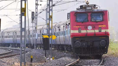 मुंबई से गोरखपुर और दानापुर के लिए चलेंगी स्पेशल ट्रेनें, मध्य रेलवे ने किया ऐलान, जानें टाइम टेबल
