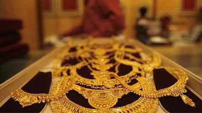 आसमान पर पहुंची सोने की कीमत, 74 हजार रुपये के पार पहुंचे भाव, जानिए क्यों बढ़ रहे हैं दाम
