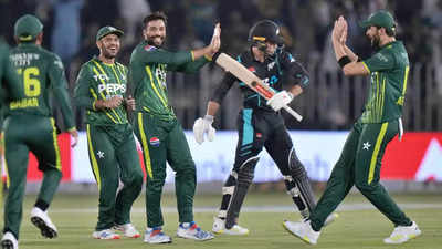 PAK vs NZ Highlights: आईपीएल में रनों की बरसात, पाकिस्तान में 90 रनों पर सिमटी न्यूजीलैंड, आसानी से जीती बाबर आजम की टीम
