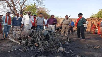 Mirzapur News: बारातियों के लिए खाना बनाते समय लगी आग, पुलिस की पहल पर सभी ने की मदद और फिर बेटी की हुई विदाई