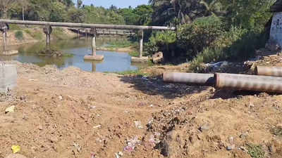 கடுவை ஆற்று பாலம்: ஆமை வேகத்தில் நடக்கும் கட்டுமான பணி...  பொதுமக்கள்  அவதி!