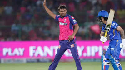 6 गेंद 3 रन 3 विकेट! पंजा खोलकर शर्मा जी ने मचाई तबाही, घुटने पर आ गया मुंबई इंडियंस
