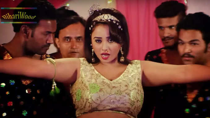 Bhojpuri Item Song: गुलाबो बनकर रानी चटर्जी ने किया जोरदार डांस, इलाहाबाद से इस्‍लामाबाद तक मचाया धमाल