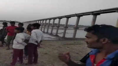 बांदा: महिला ने दो बच्चों संग यमुना नदी में लगाई छलांग, तीनों की दर्दनाक मौत
