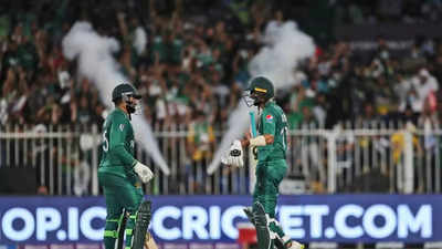 PAK vs NZ: छक्के उड़ाने का कॉम्पिटिशन, पाकिस्तानी T20 टीम और सपोर्ट स्टाफ की टक्कर में जानिए कौन जीता