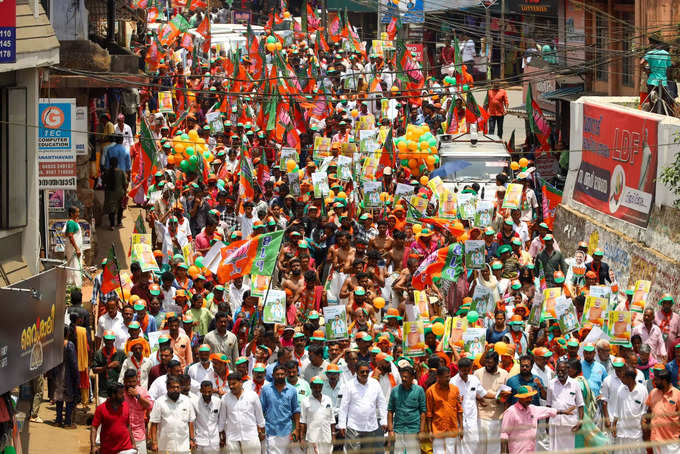 இந்நிலையில் இரண்டாம் கட்ட தேர்தல் நாளை கேரளா மற்றும் கர்நாடாக மாநிலங்களில் நடைபெற உள்ளது. 