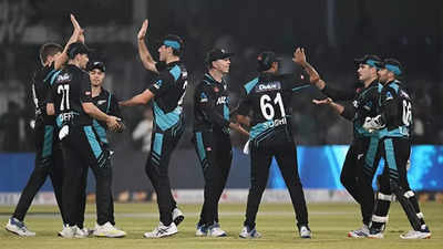 रोमांचक मैच में जीत से चार रन दूर रह गया पाकिस्तान, न्यूजीलैंड के पास 2-1 की लीड