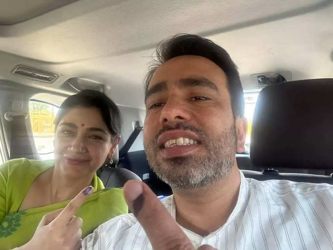 रालोद अध्‍यक्ष जयंत चौधरी ने बागपत में पत्‍नी के साथ डाला वोट