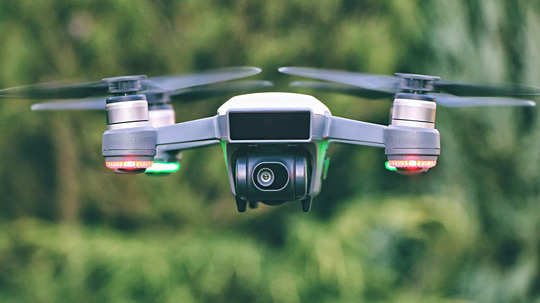 Drone Camera को हवा में उड़ाकर लें चकाचक फोटोज और गजब के वीडियोज, Amazon Deal ऐसी के देखते रहे जाएंगे आप