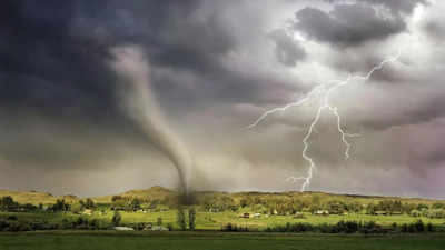 अमेरिका के कई इलाकों में भयंकर तूफान और तेज बवंडर ने मचाई तबाही, 6 करोड़ से ज्यादा लोगों को खतरा