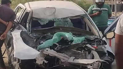 Kanpur Accident: कानपुर में ओवरटेक करने में कार ट्रक से जा भिड़ी, तीन लोगों की मौत, दो गंभीर घायल