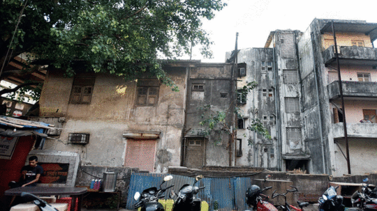 मुंबई की पंजाबी कॉलोनी के रीडिवेलपमेंट का काम फिर अटका, जानें म्हाडा ने क्यों लगाई रोक