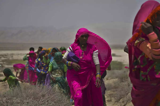 हिंगलाज मंदिर तक पहुंचने को पक्की सड़क नहीं