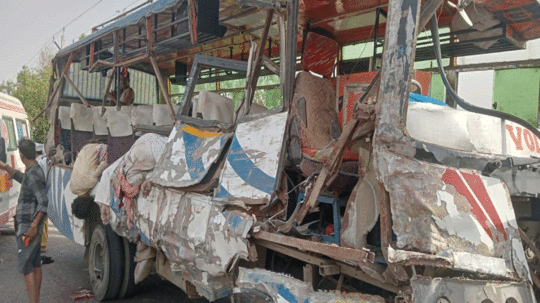 Unnao Accident: तेज रफ्तार ट्रक और बस में जोरदार भिडंत, 6 की मौत 15 से ज्यादा लोग घायल