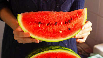 Injected Watermelon: मजे मजे में कहीं लाल जहर तो नहीं खा रहे? जहरीले इंजेक्शन लगे तरबूज की ऐसे करें पहचान