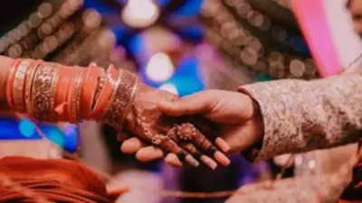 Groom Arrest Before Wedding: बारात लेकर जाने से पहले दूल्हा रेप केस में गिरफ्तार, समाज ने 24 घंटे के अंदर दूसरा ढूंढा और करा दी शादी