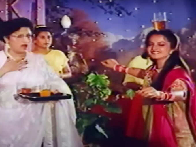 Rekha and Sadhana Danced with Glass on Their Head Before Bobby Deol in Animal Video Viral Rekha and Sadhana Danced with Glass on Their Head Before Bobby Deol in Animal Video Viral