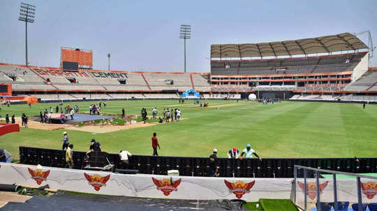 बल्लेबाज बरसाएंगे रन या गेंदबाजों के लिए भी होगी मदद, जानें हैदराबाद की पिच रिपोर्ट