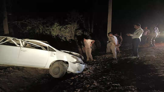 पीलीभीत सड़क हादसे में तीन महिलाओं की मौत, 7 लोग घायल, अनियंत्रित होकर पेड़ से टकराई इनोवा कार