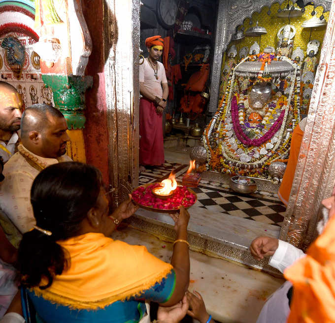 ​హనుమాన్ గర్హి ఆలయంలో రాష్ట్రపతి ద్రౌపది ముర్మూ ​