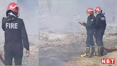 दिल्ली: शाहबाद डेयरी में सिलेंडर फटने से लगी भीषण आग, 200 झुग्गियां हुईं जलकर खाक