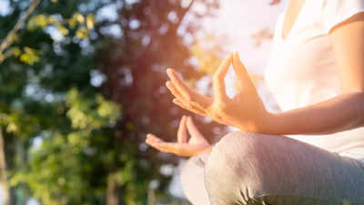 Yoga Benefit: গরমে আপনাকে ভেতর থেকে ঠান্ডা রাখবে শীতলী প্রাণায়ম, রোজ মাত্র ৫ মিনিটেই শরীর জুড়োবে